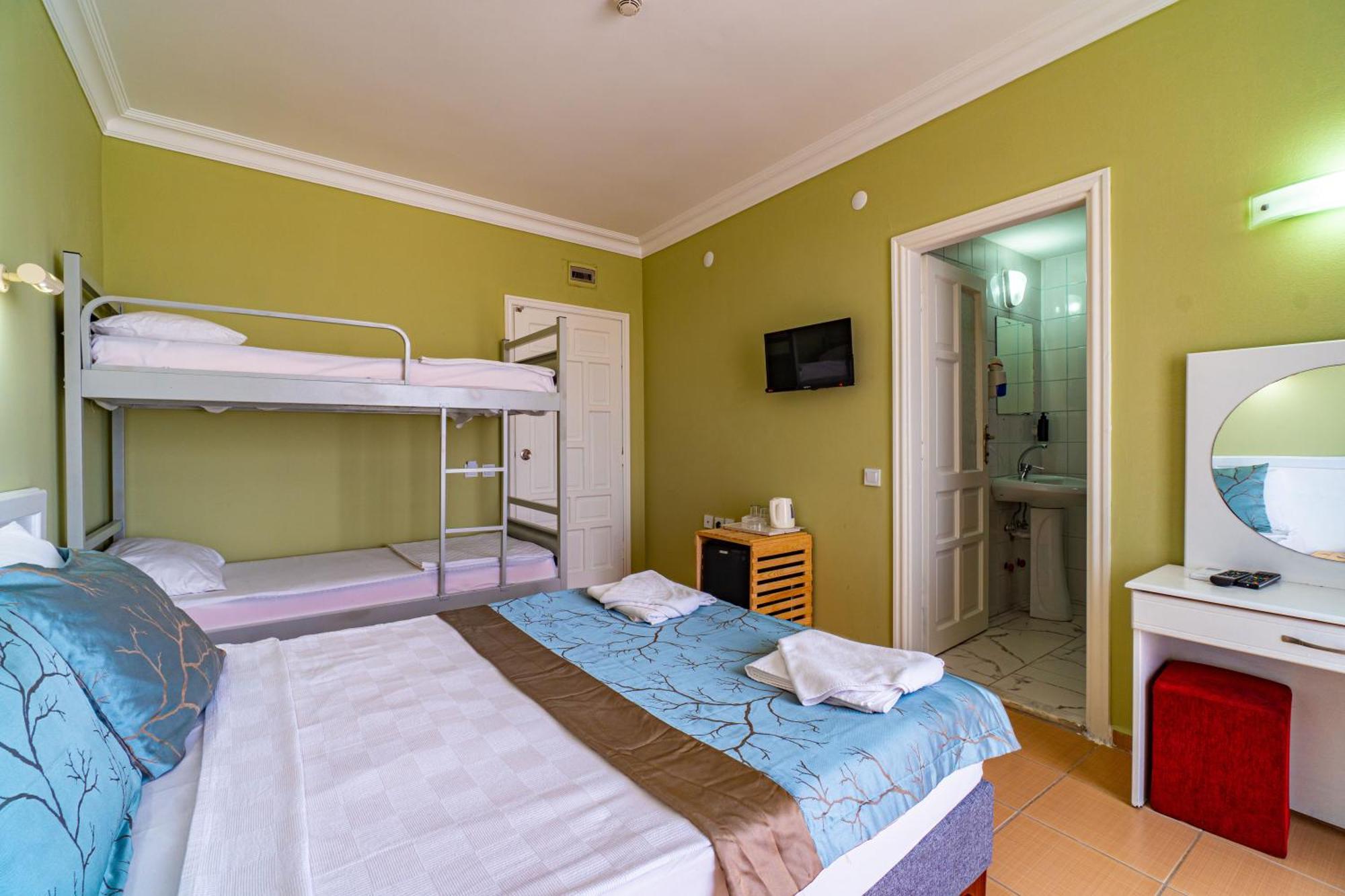 De Mare Family Hotel โคนัคคลึ ภายนอก รูปภาพ