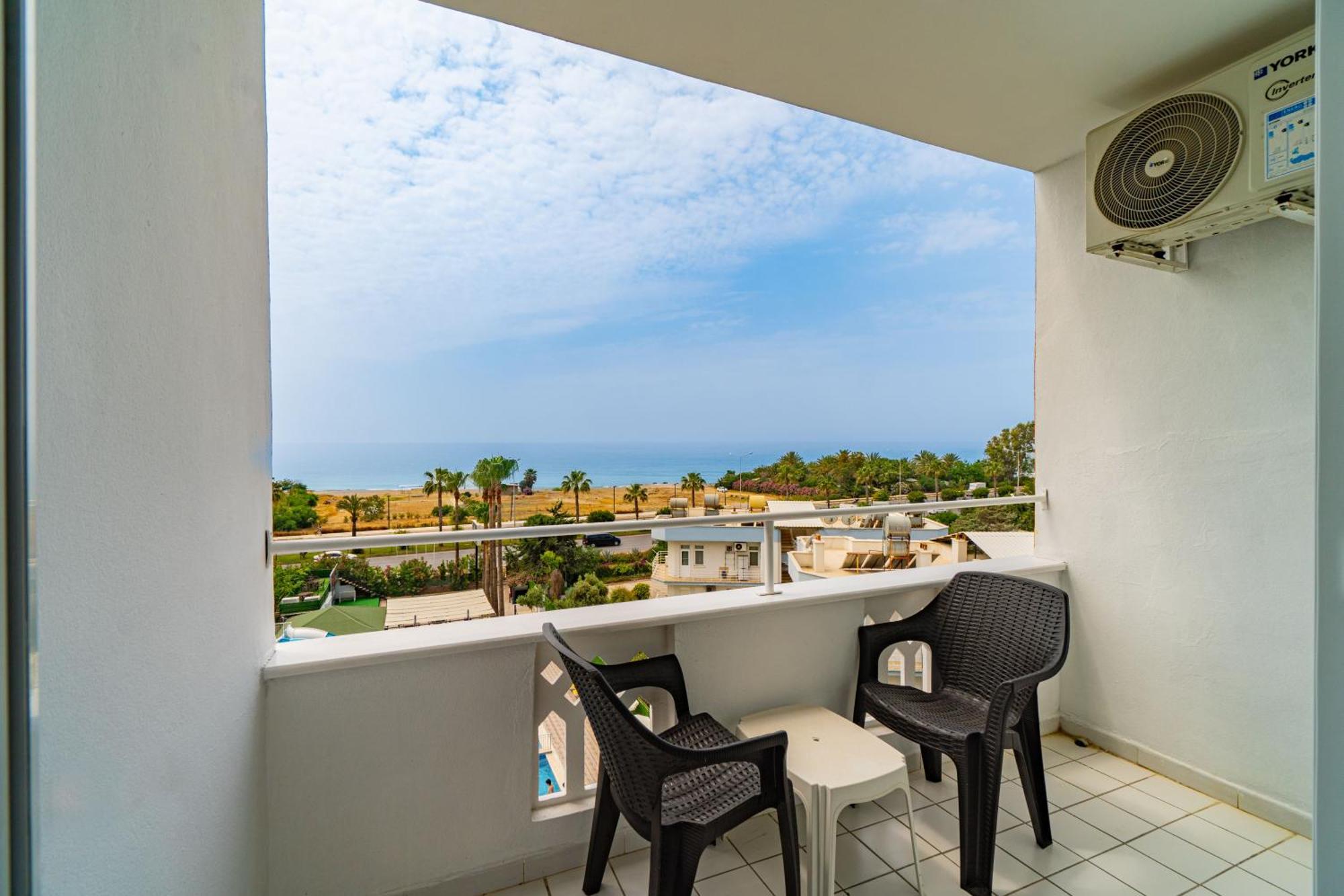 De Mare Family Hotel โคนัคคลึ ภายนอก รูปภาพ