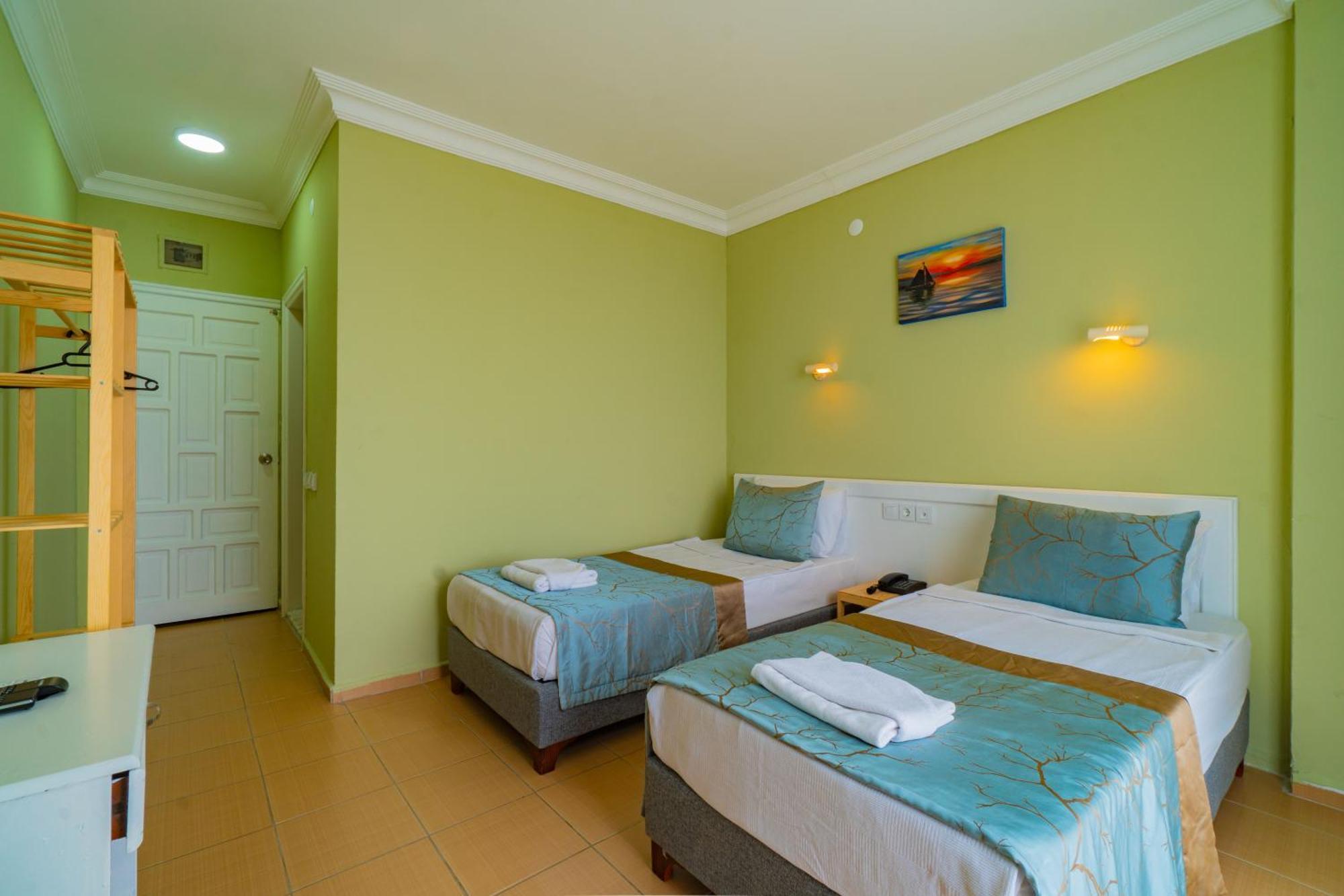 De Mare Family Hotel โคนัคคลึ ภายนอก รูปภาพ