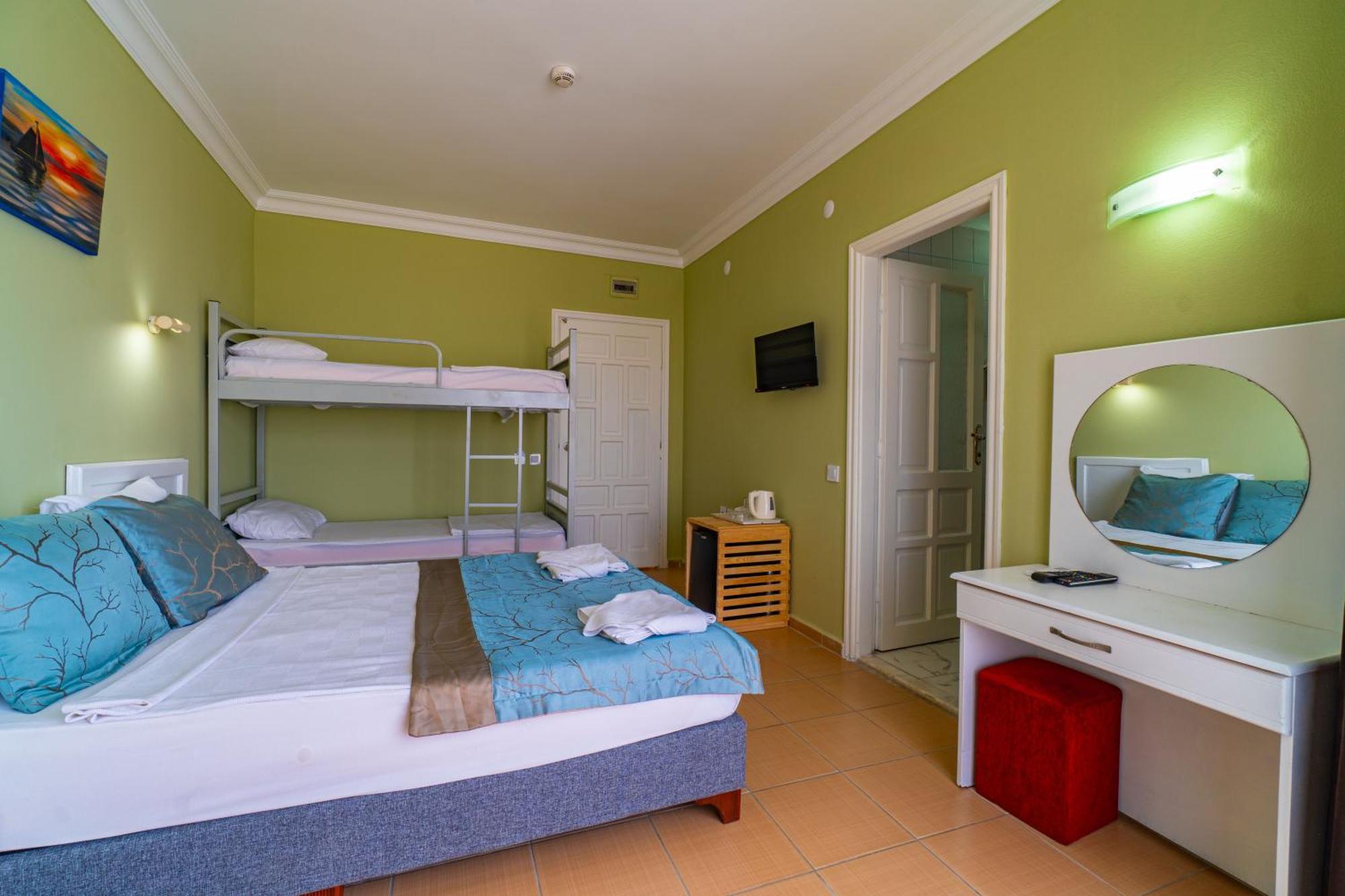 De Mare Family Hotel โคนัคคลึ ภายนอก รูปภาพ