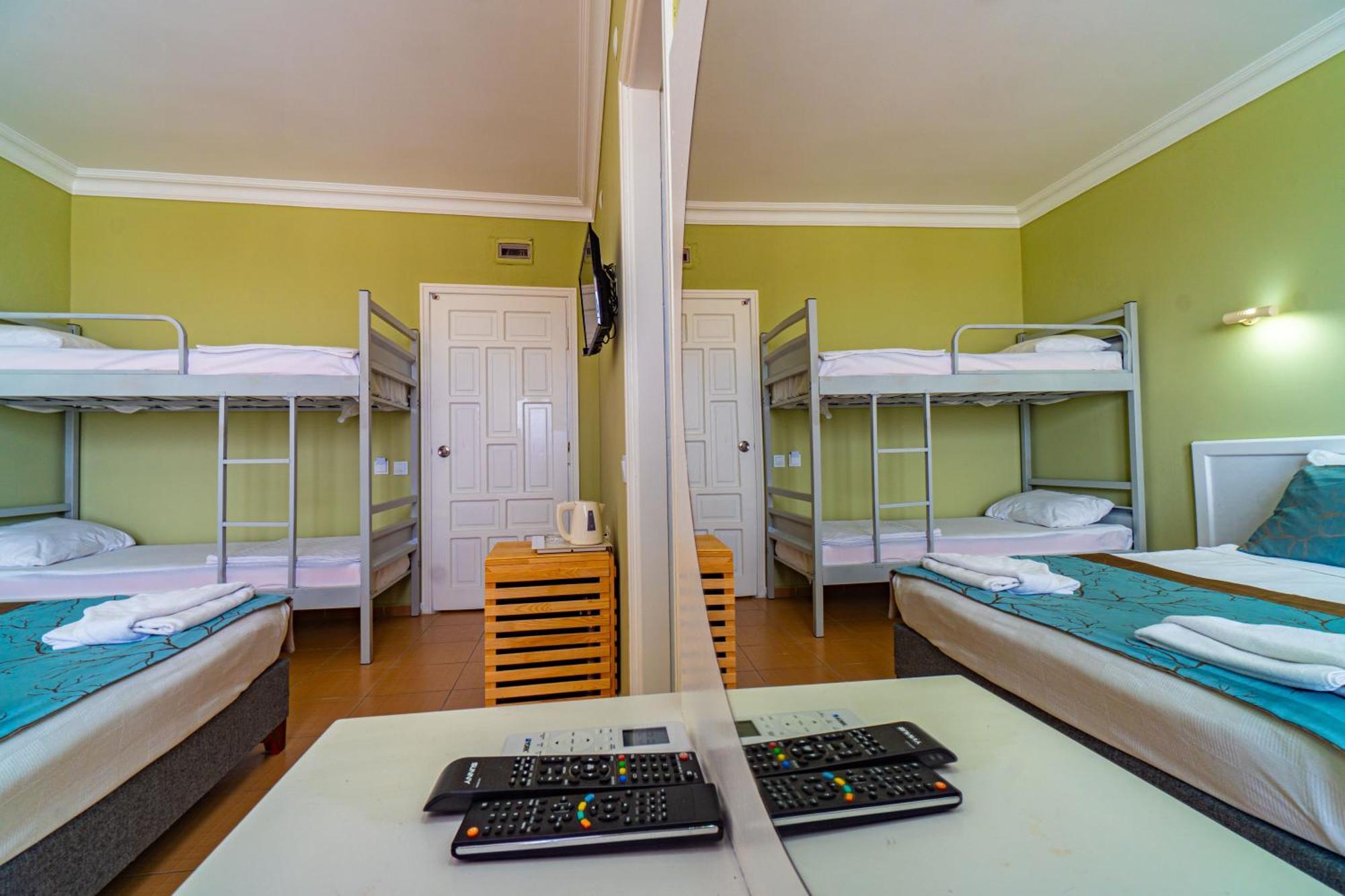 De Mare Family Hotel โคนัคคลึ ภายนอก รูปภาพ