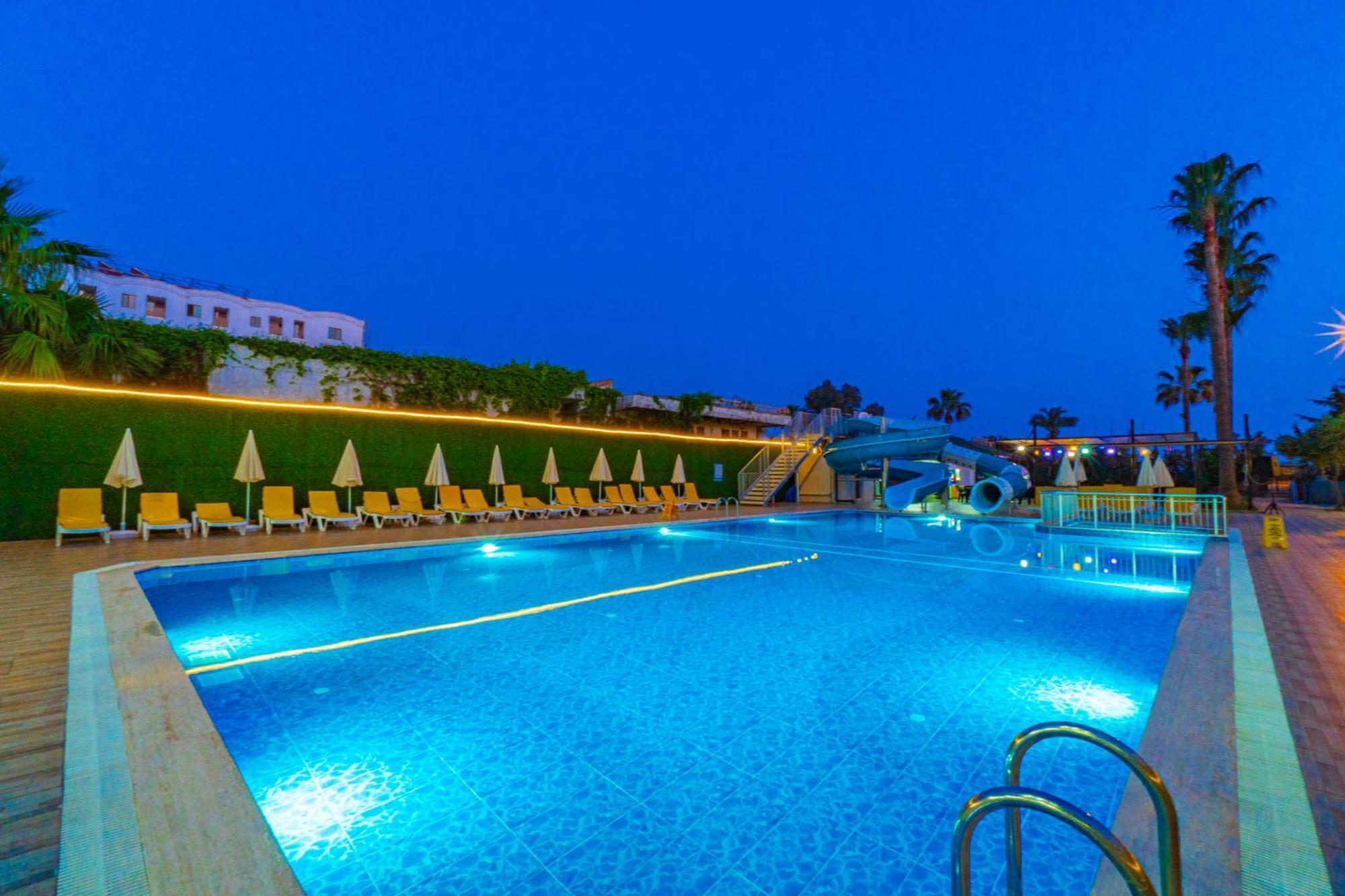 De Mare Family Hotel โคนัคคลึ ภายนอก รูปภาพ