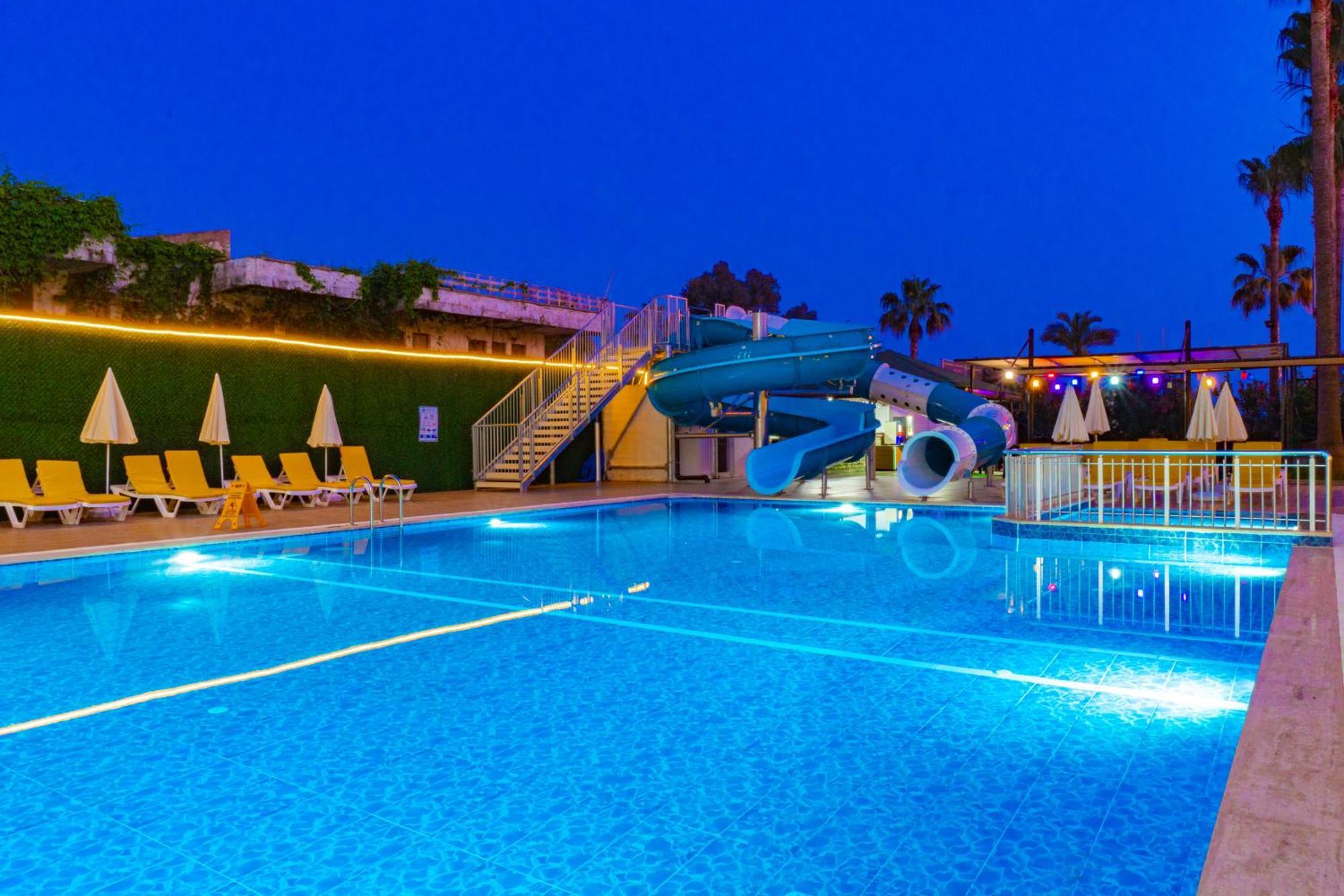 De Mare Family Hotel โคนัคคลึ ภายนอก รูปภาพ