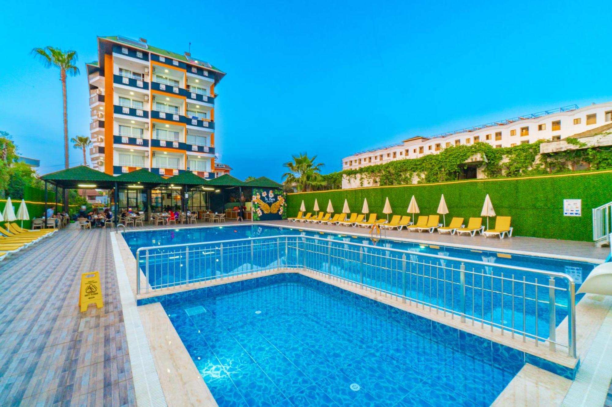De Mare Family Hotel โคนัคคลึ ภายนอก รูปภาพ