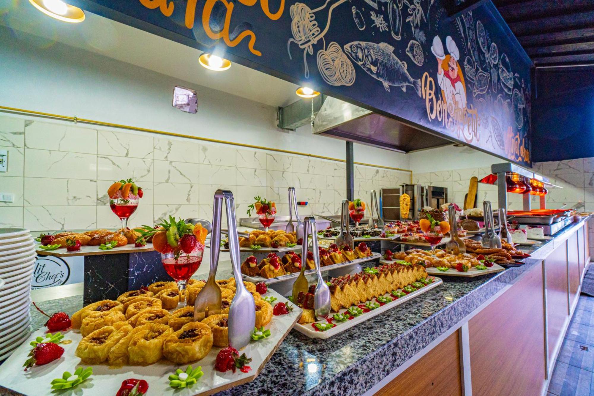 De Mare Family Hotel โคนัคคลึ ภายนอก รูปภาพ