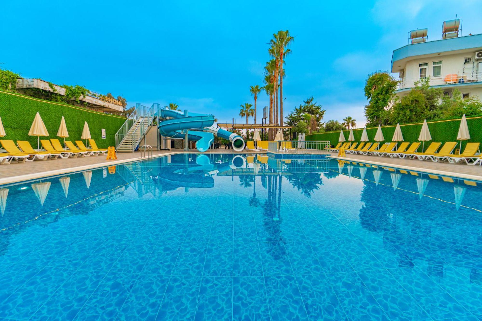De Mare Family Hotel โคนัคคลึ ภายนอก รูปภาพ