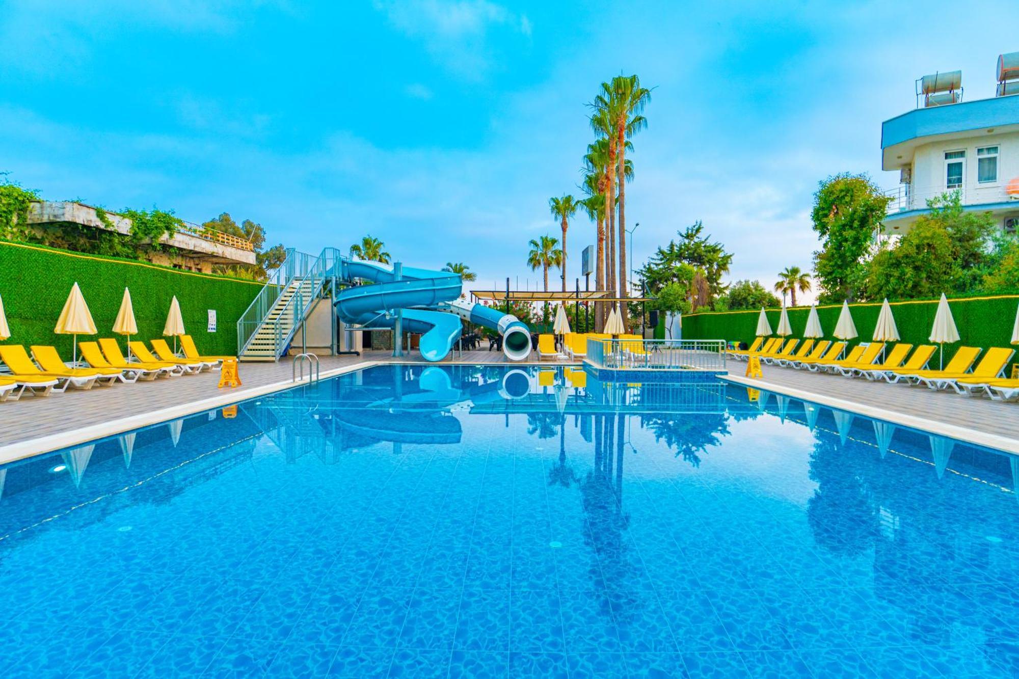 De Mare Family Hotel โคนัคคลึ ภายนอก รูปภาพ